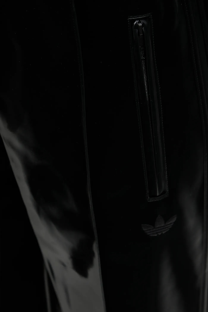 adidas Originals spodnie dresowe Holiday Tp czarny JV7503