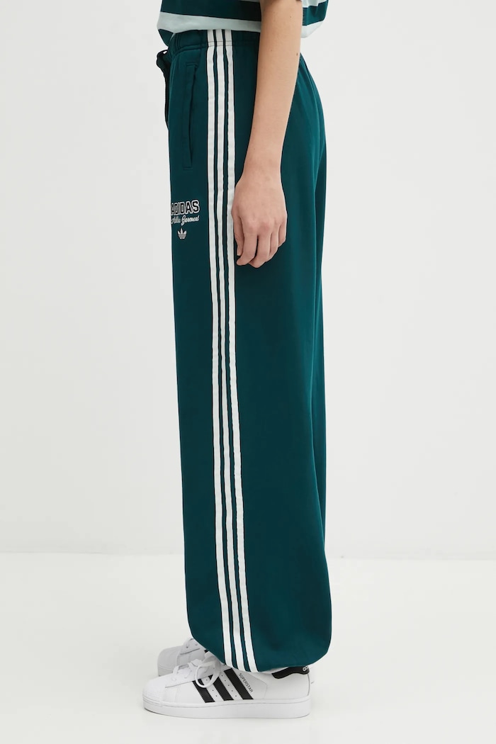 adidas Originals Spodnie dresowe Gfx Sweatpants zielony KF2314