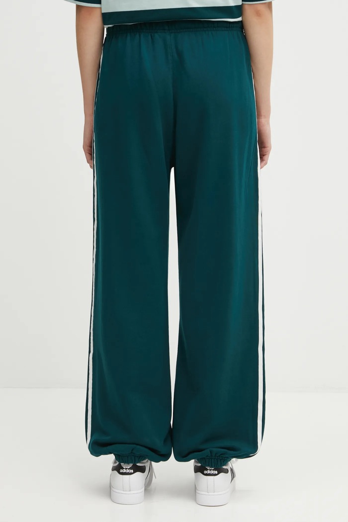 Odzież adidas Originals Spodnie dresowe Gfx Sweatpants KF2314 zielony