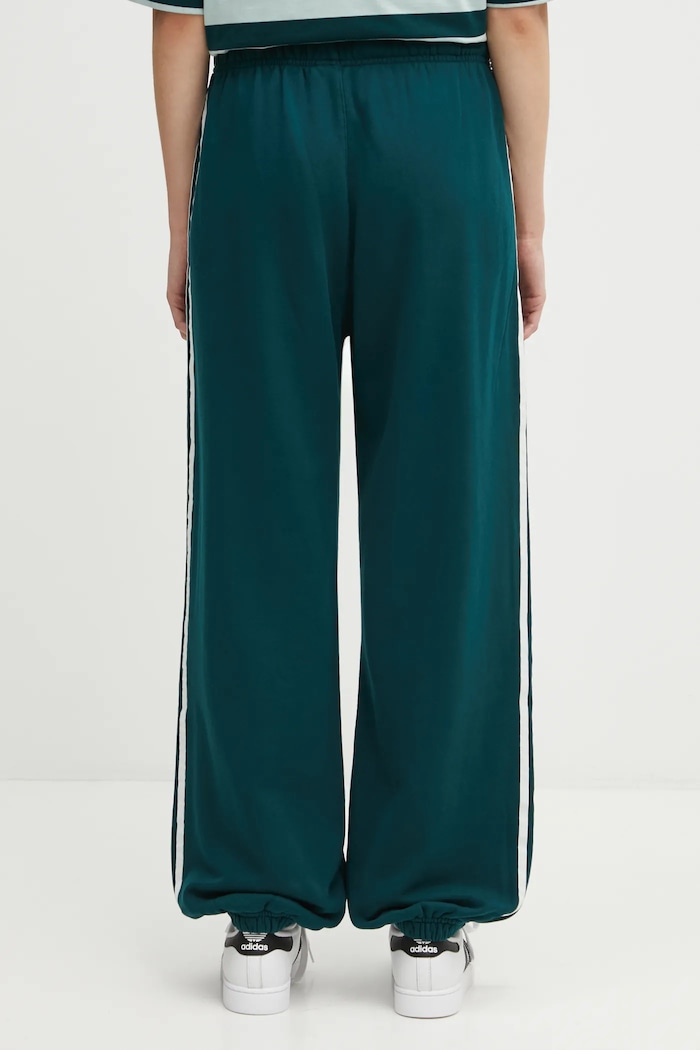 Odzież adidas Originals Spodnie dresowe Gfx Sweatpants KF2314 zielony