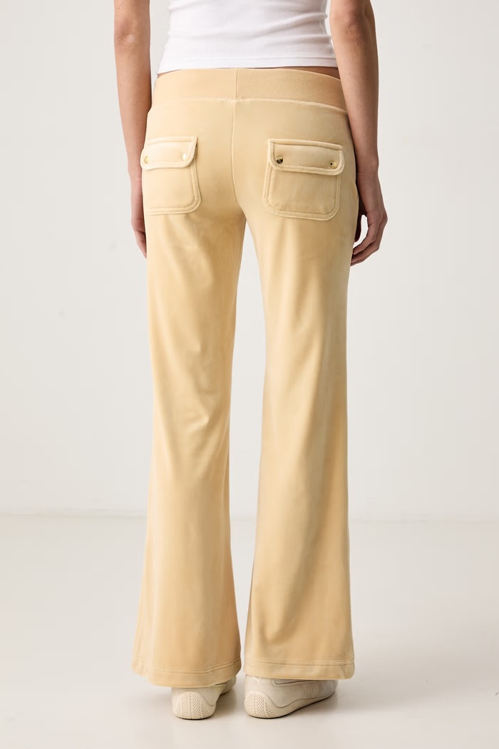 Abbigliamento Juicy Couture Pantaloni flare da donna in velluto LAYLA LOW RISE POCKET GOLD JCSEBJ001G beige