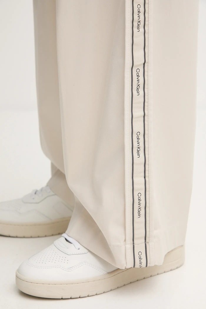 Calvin Klein Jeans spodnie bawełniane beżowy LV044D612G