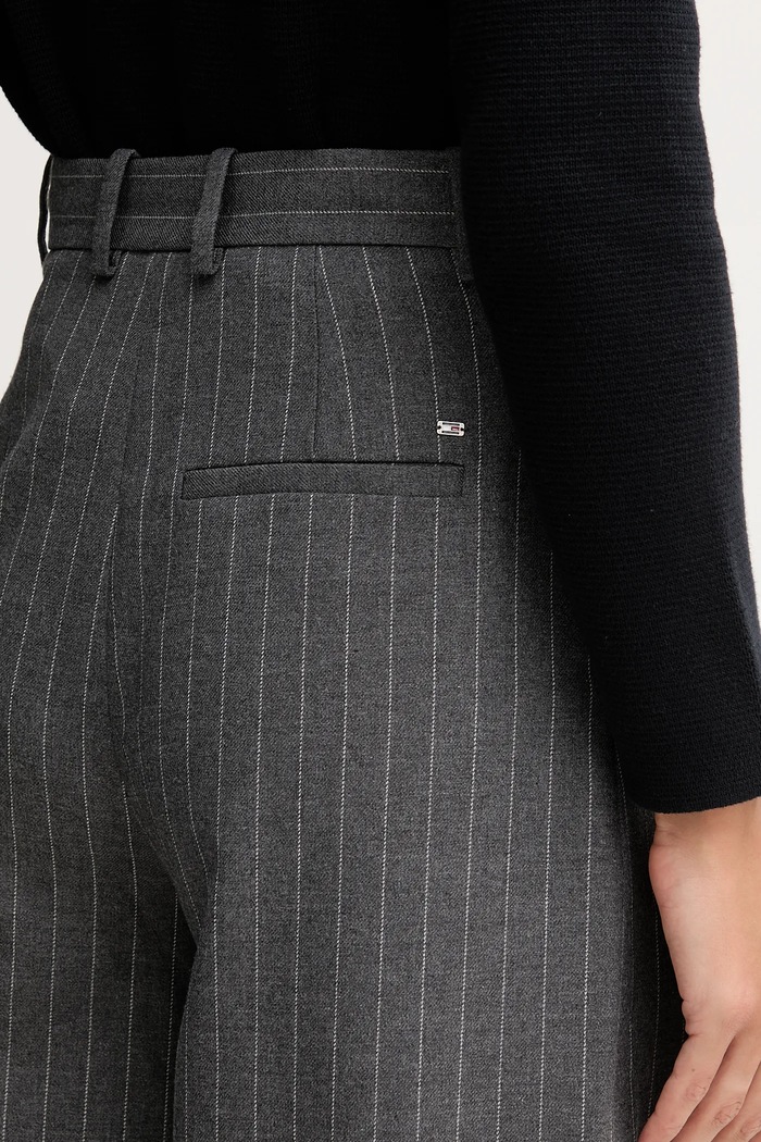Къс панталон Tommy Hilfiger сив WW0WW48349