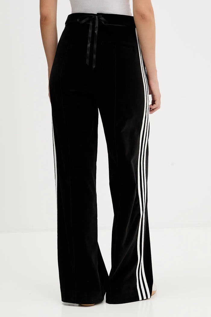 Îmbrăcăminte adidas Originals pantaloni de trening din velur Velvet KF2304 negru