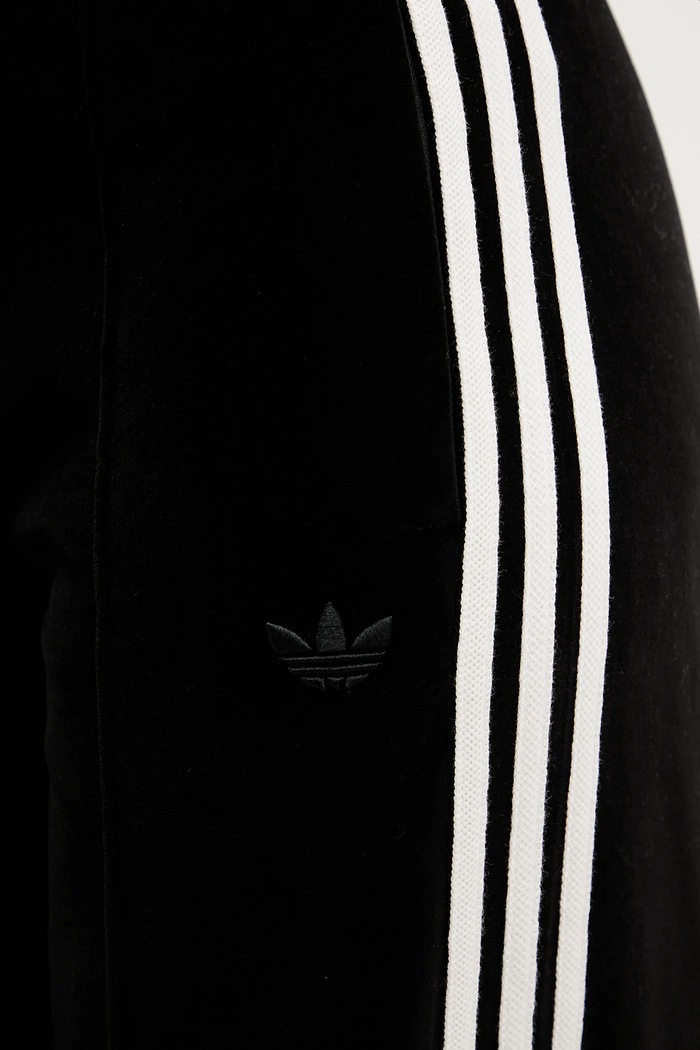 adidas Originals pantaloni de trening din velur Velvet negru KF2304