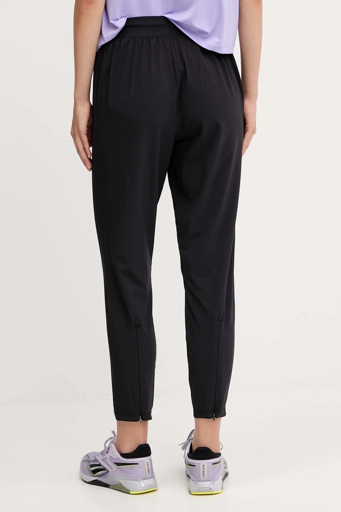 Oblečenie Under Armour teplákové nohavice dámske Velocity 6004020 čierna