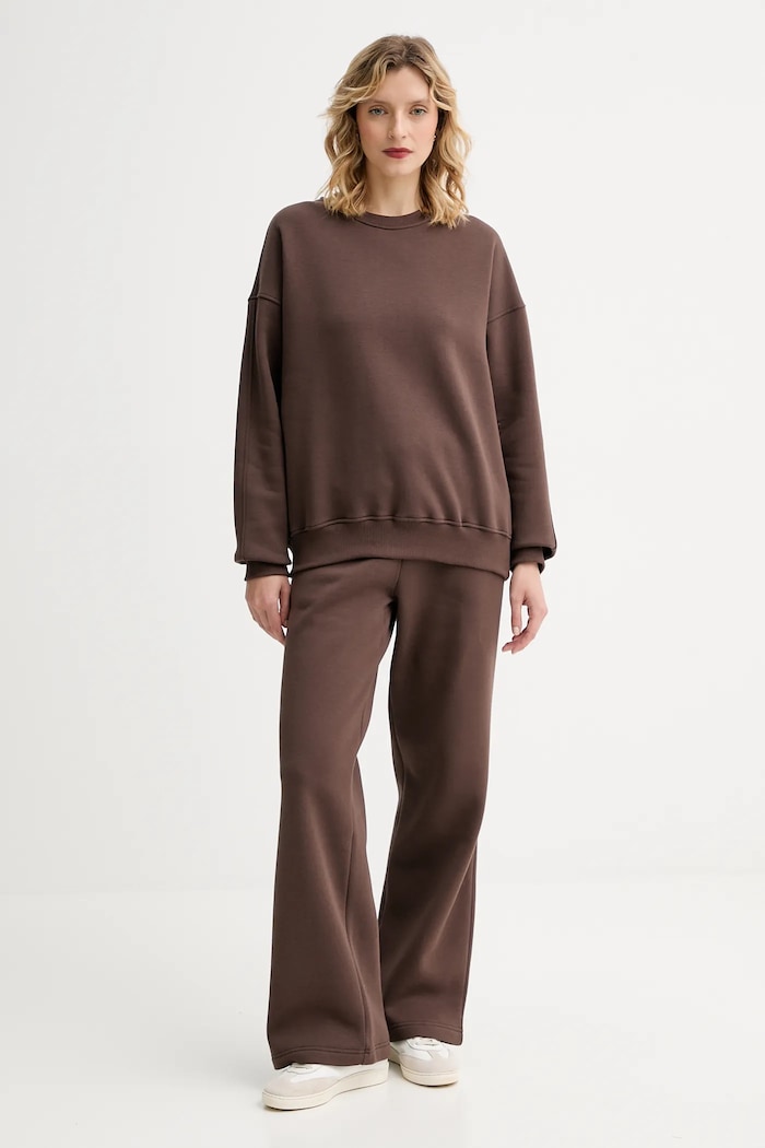 Tepláky MUUV. MUUV. X Answear DRES.PROSTA.NOGAW.RAIZ hnědá AW25