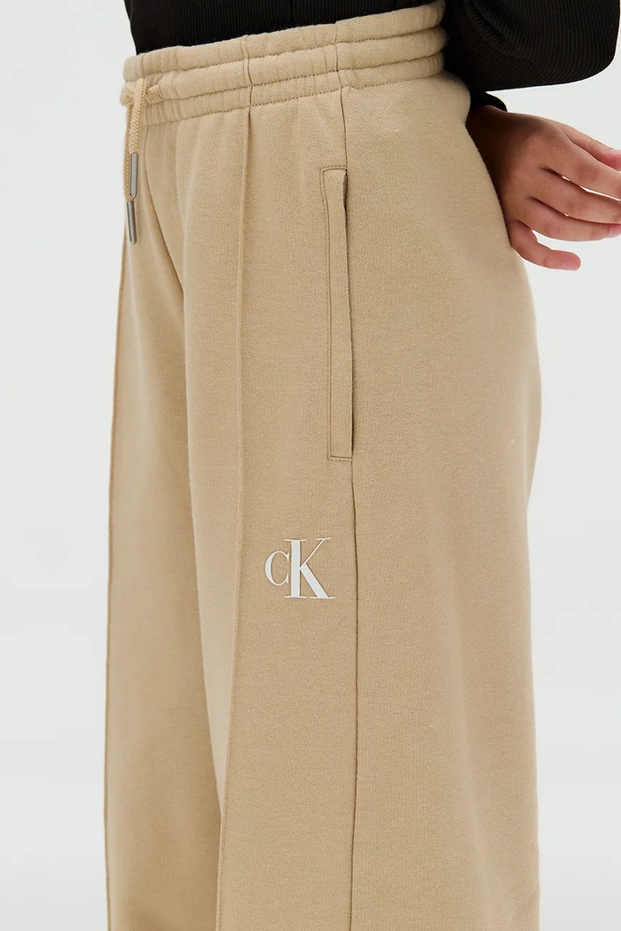 Dječji donji dio trenirke Calvin Klein Jeans IG0IG02875.9BYA