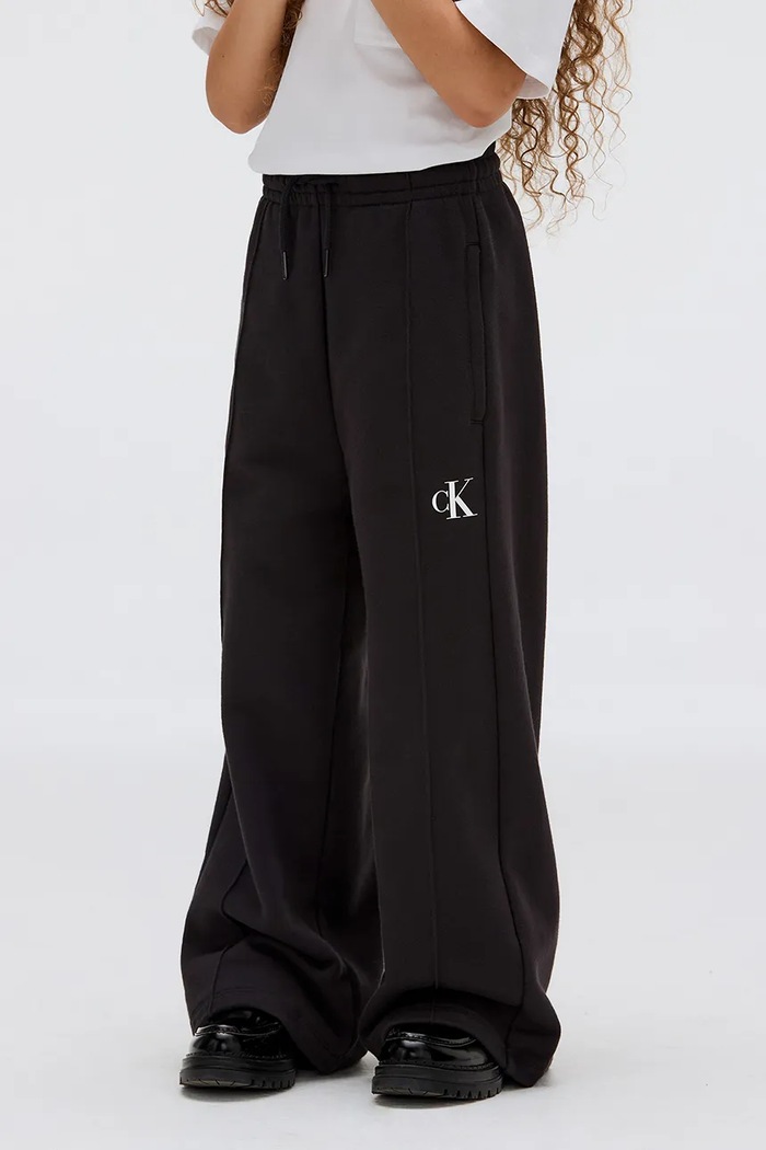 Detské tepláky Calvin Klein Jeans IG0IG02875.9BYA čierna