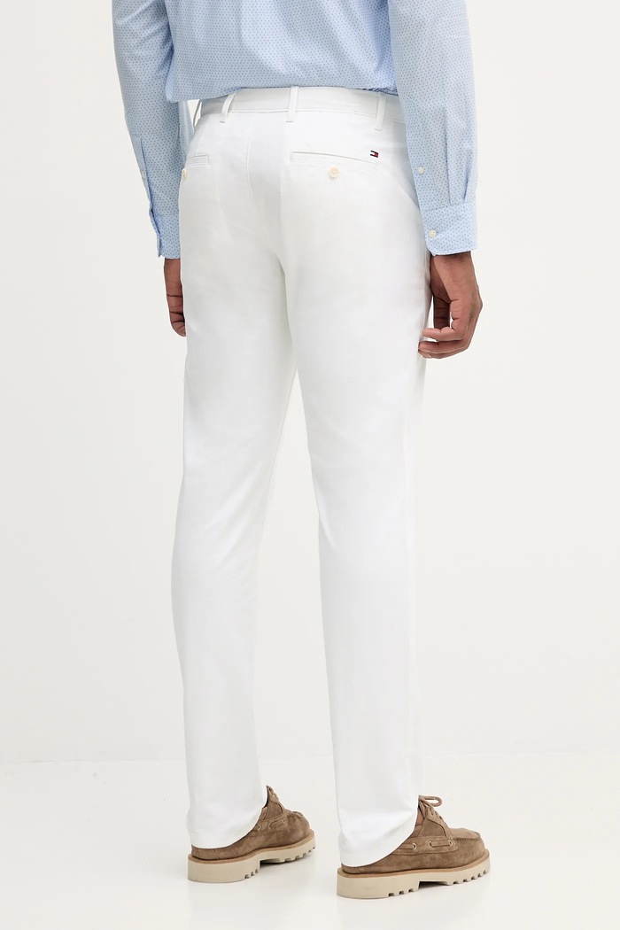 Oblečenie Tommy Hilfiger nohavice chinos pánske bavlnené s elastanom MW0MW40262 biela