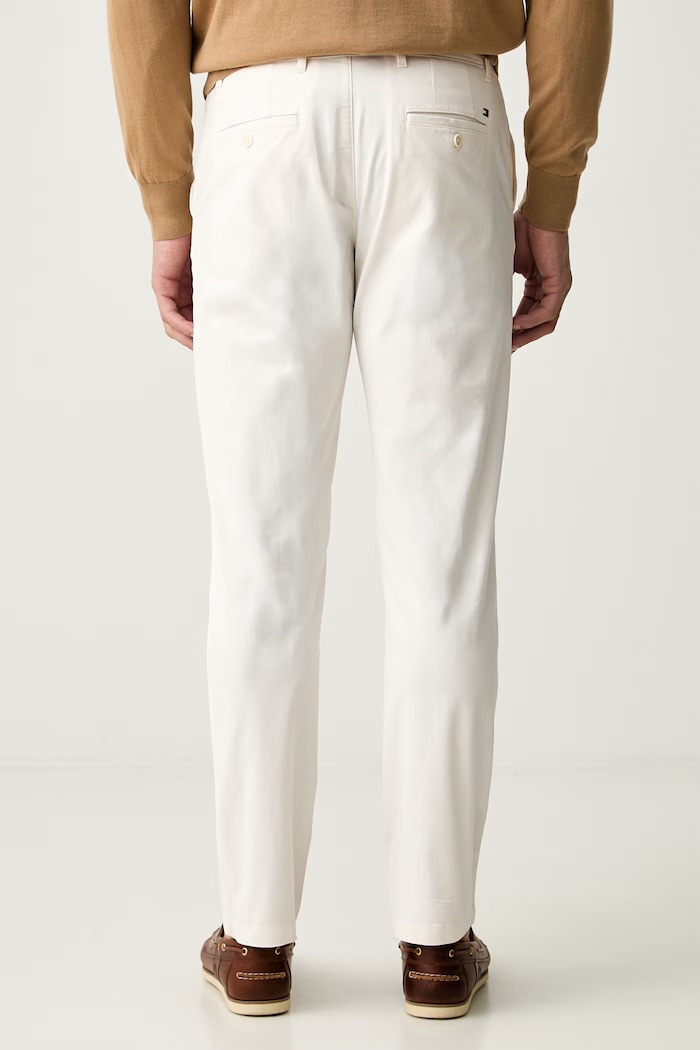 Oblečenie Tommy Hilfiger nohavice chinos pánske bavlnené s elastanom MW0MW40262 béžová