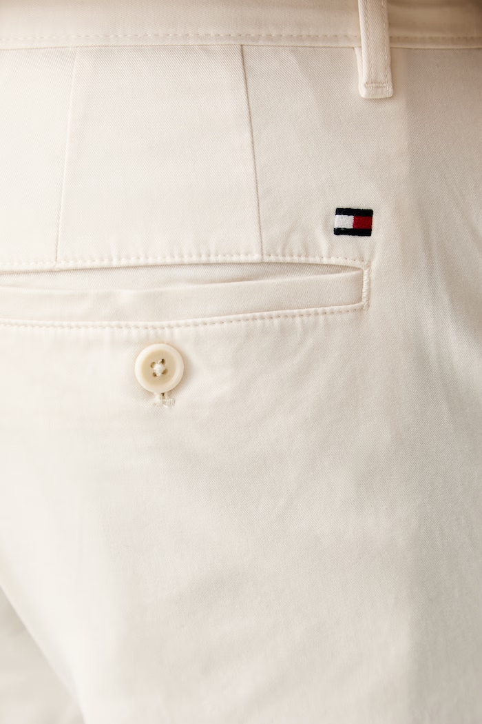 Tommy Hilfiger nohavice chinos pánske bavlnené s elastanom béžová MW0MW40262