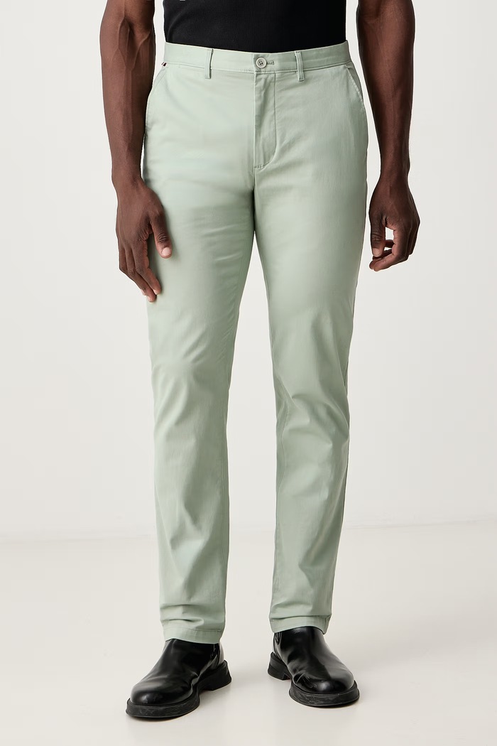 Tommy Hilfiger Pantaloni chinos da uomo in cotone con elastan verde MW0MW40262