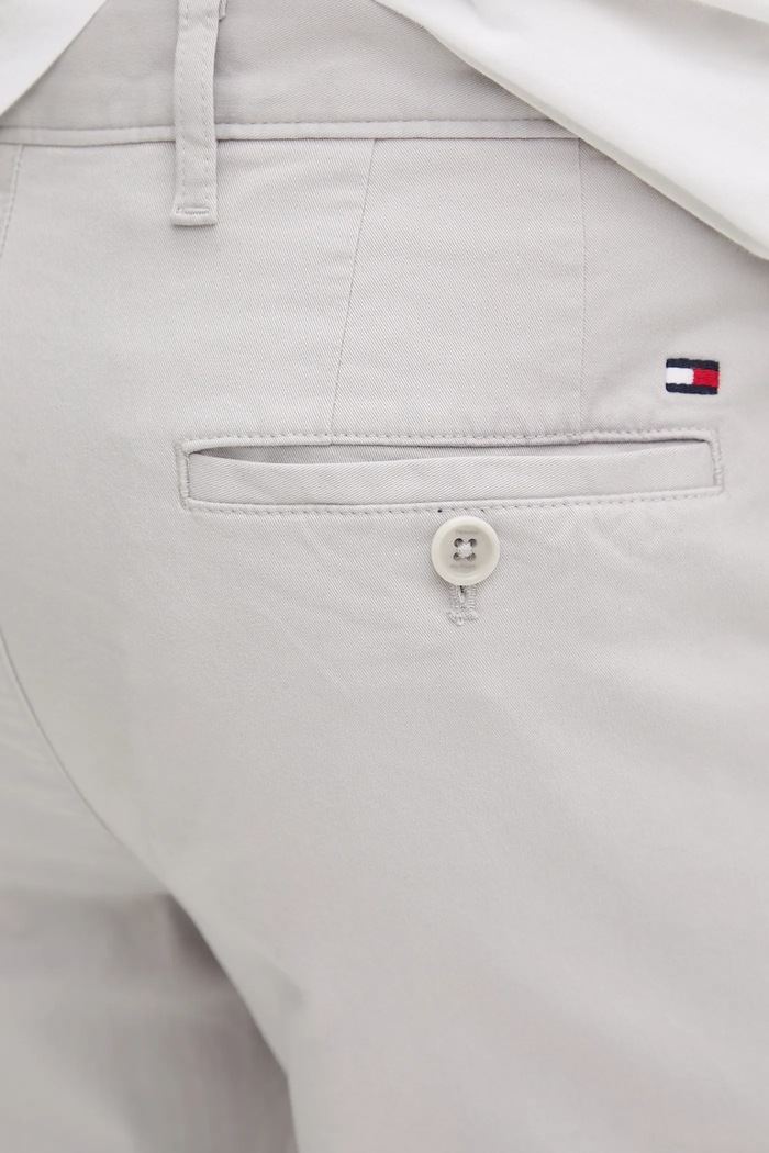 Tommy Hilfiger nohavice chinos pánske bavlnené s elastanom sivá MW0MW40262