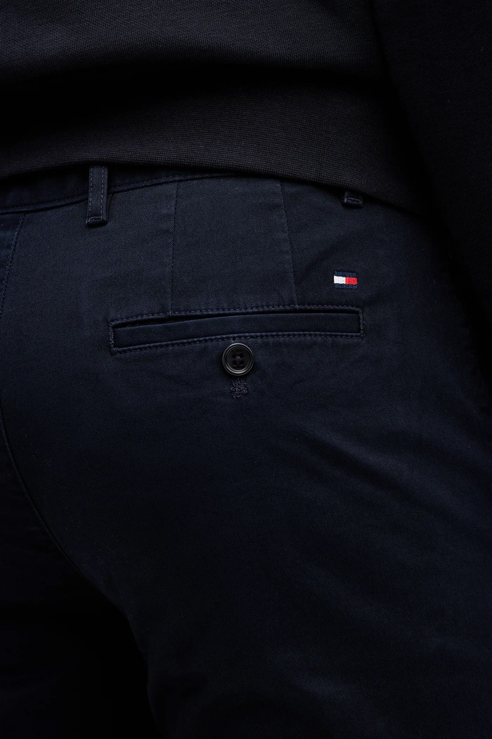 Tommy Hilfiger nohavice chinos pánske bavlnené s elastanom tmavomodrá MW0MW40262