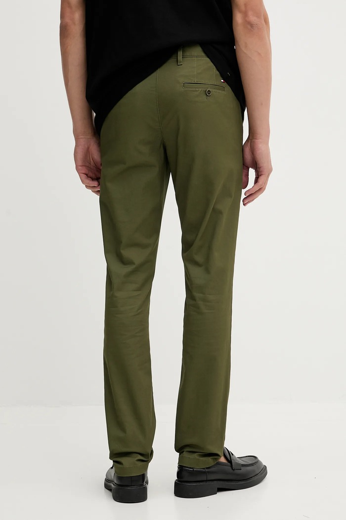 Oblečenie Tommy Hilfiger nohavice chinos pánske bavlnené s elastanom MW0MW40262 zelená