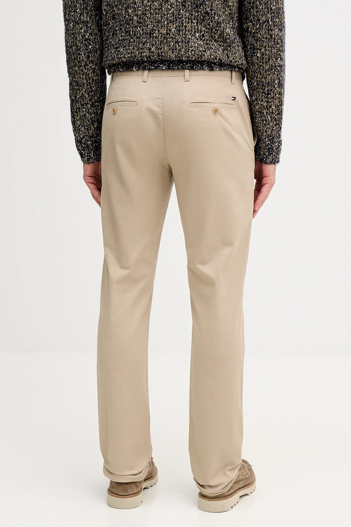 Oblečenie Tommy Hilfiger nohavice chinos pánske bavlnené s elastanom MW0MW40262 béžová