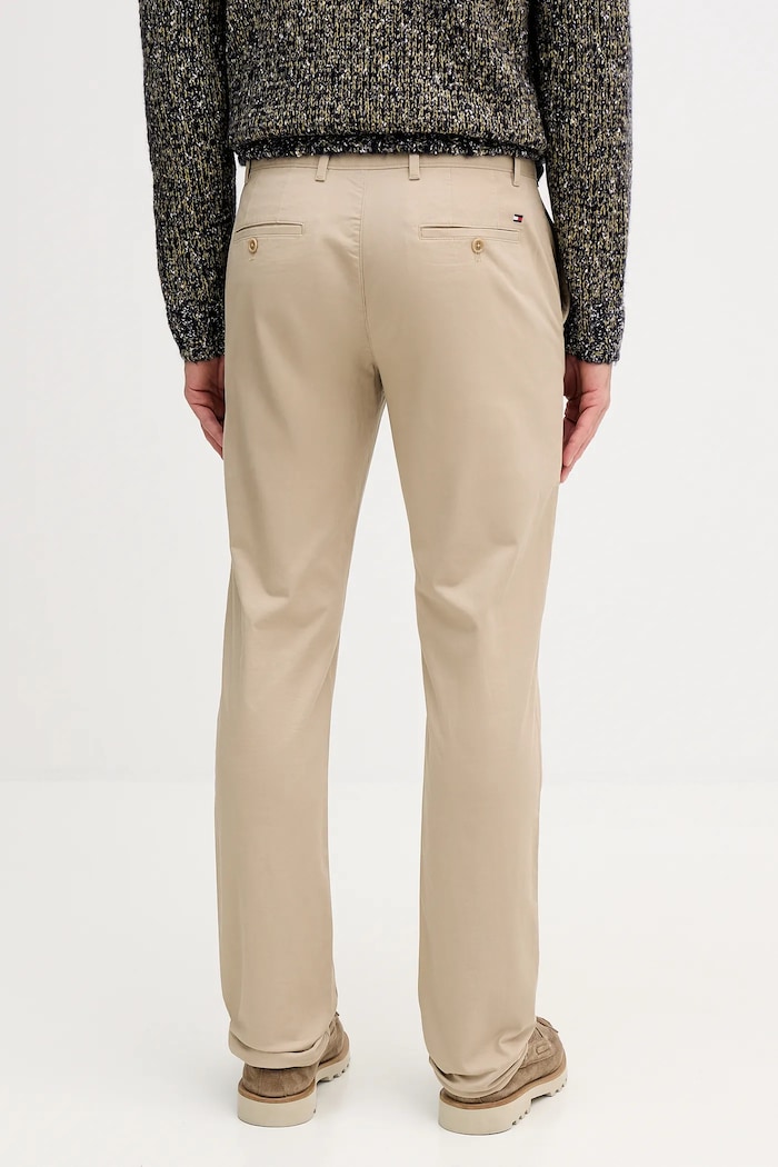 Oblečenie Tommy Hilfiger nohavice chinos pánske bavlnené s elastanom MW0MW40262 béžová