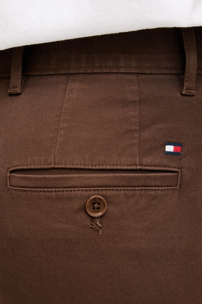 Tommy Hilfiger nohavice chinos pánske bavlnené s elastanom hnedá MW0MW40262