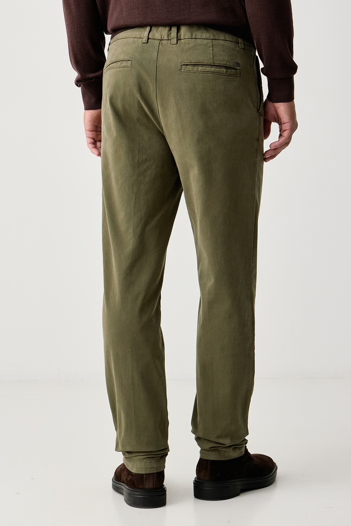 Oblečenie BOSS Nohavice chinos pánske bavlnené s elastanom H-Kane1 50543304 zelená