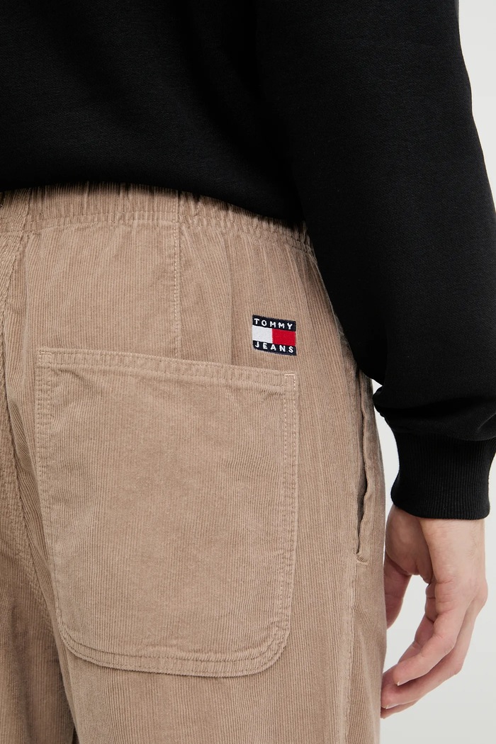 Tommy Jeans spodnie sztruksowe brązowy DM0DM21997