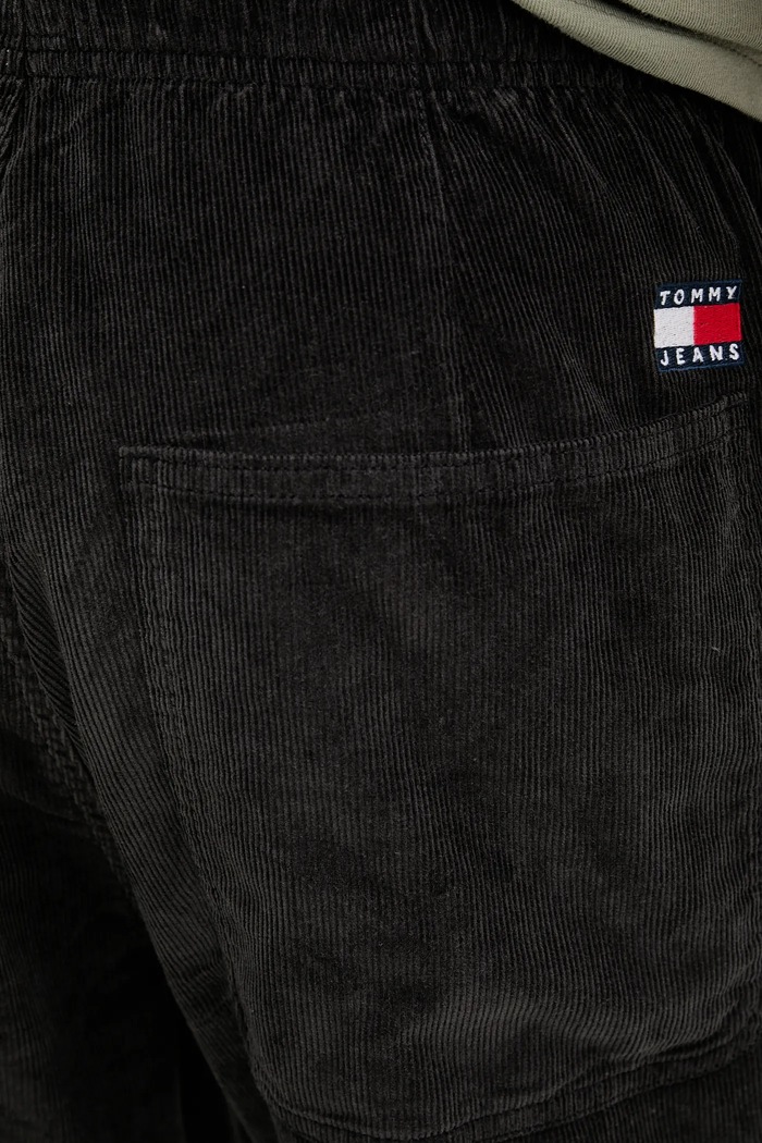 Tommy Jeans spodnie sztruksowe czarny DM0DM21997