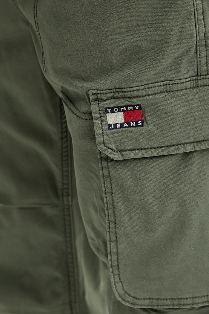 Kalhoty Tommy Jeans zelená DM0DM22000