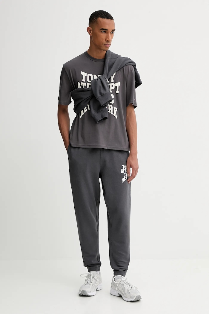 Βαμβακερό παντελόνι Tommy Jeans DM0DM22083 γκρί AW25