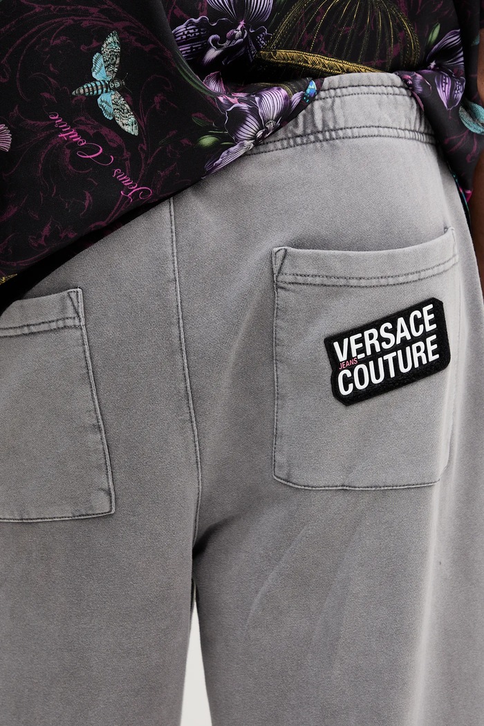 Βαμβακερό παντελόνι Versace Jeans Couture γκρί 79GAAE00.CF00E