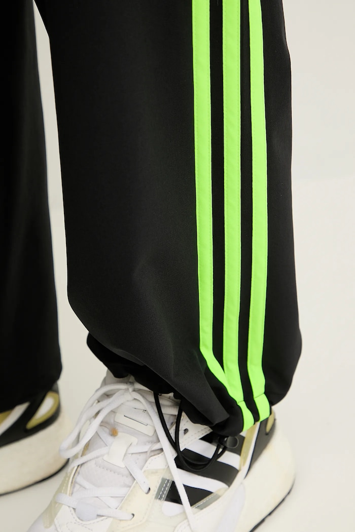 adidas Originals spodnie dresowe Wov Drill TP czarny JW5911