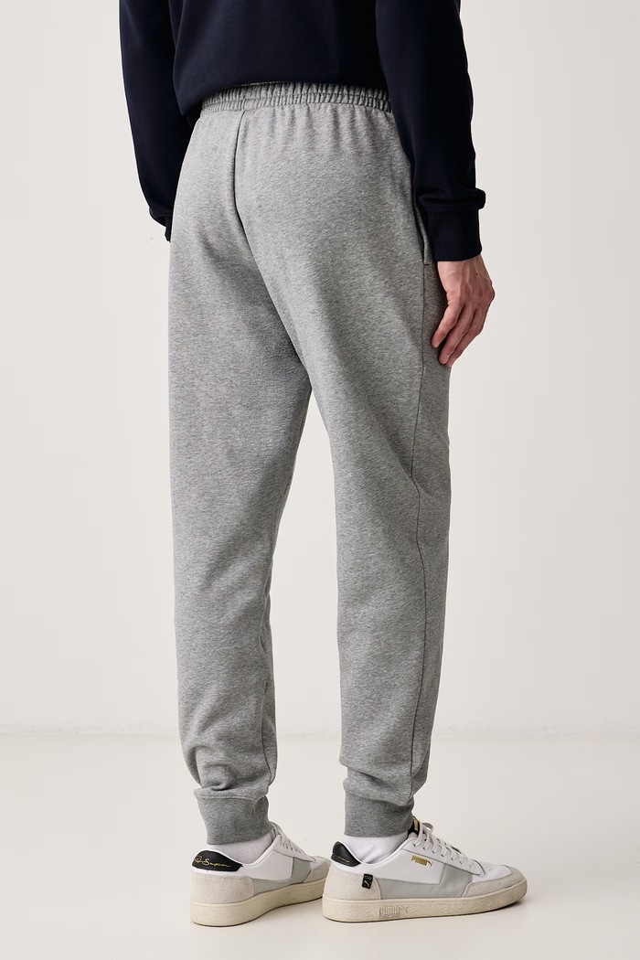 Puma Teplákové nohavice pánske s bavlnou Essential Logo 684713 sivá AW25