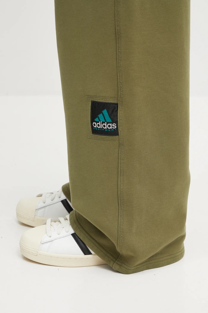 Спортен панталон adidas Originals EQT Swtpnt зелен JX1574