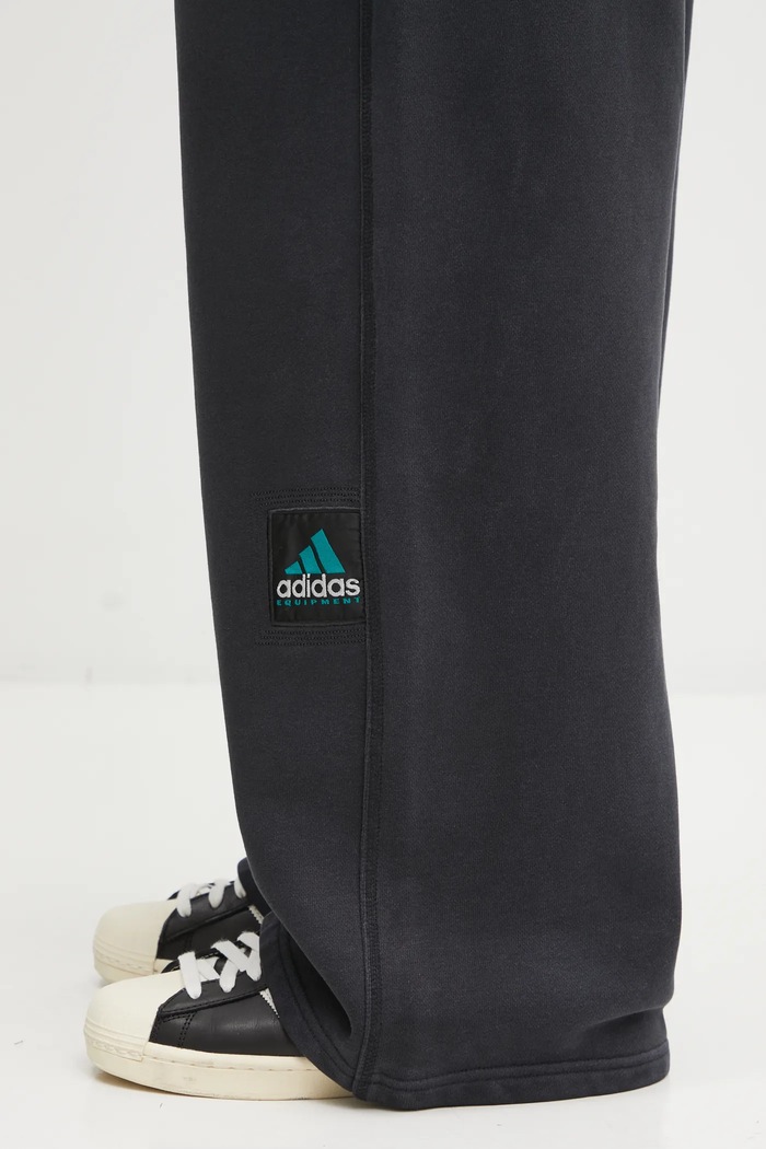 Спортен панталон adidas Originals EQT Swtpnt черен JX1576