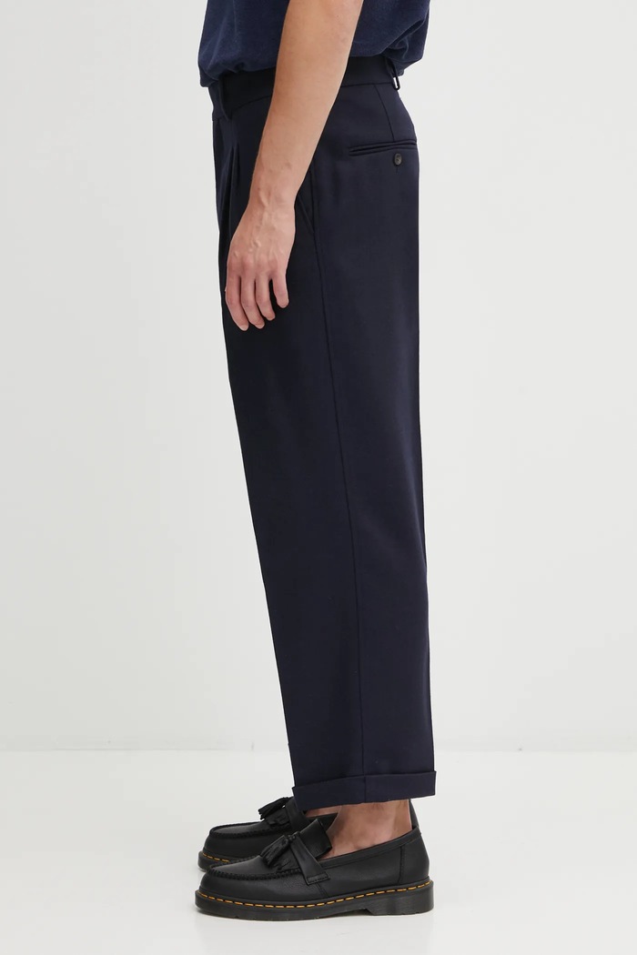 Hlače s dodatkom vune Drôle de Monsieur Le Pantalon Plis Cropped I.BP192.WV008 mornarsko plava AW25