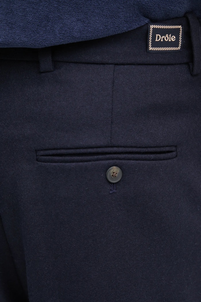 Hlače s dodatkom vune Drôle de Monsieur Le Pantalon Plis Cropped mornarsko plava I.BP192.WV008
