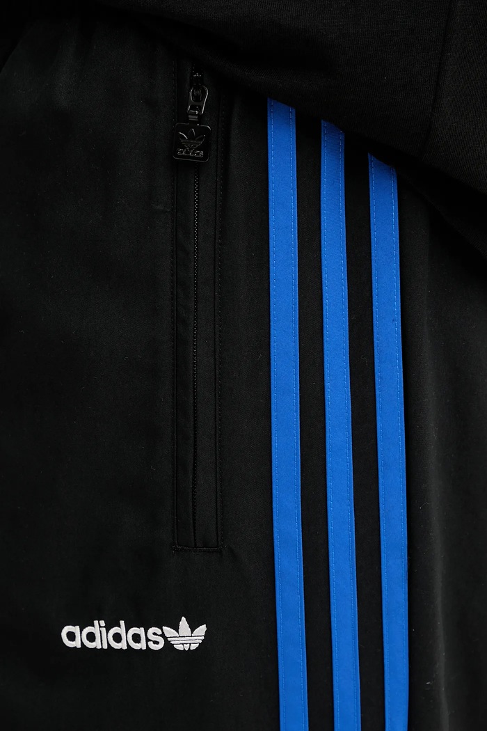 adidas Originals spodnie dresowe Brushed WVN czarny JX3078