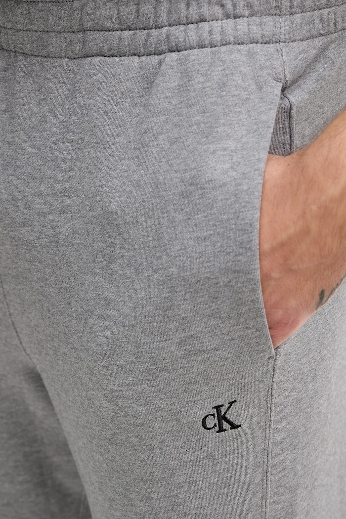 Bavlnené tepláky Calvin Klein Jeans sivá LV04RD241G