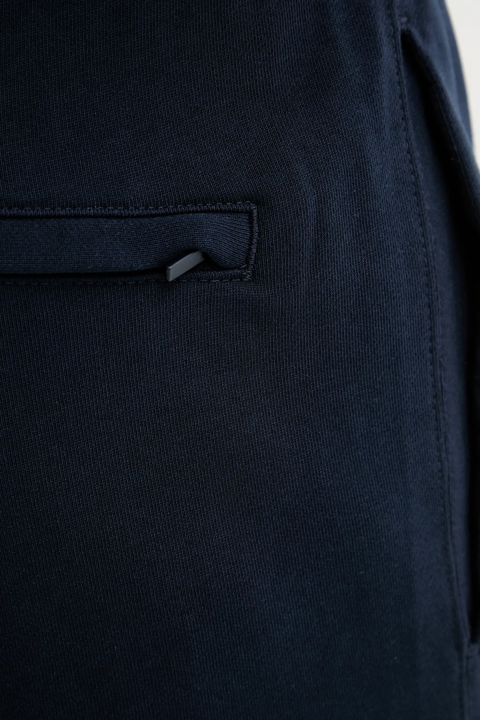 Calvin Klein Jeans spodnie dresowe bawełniane LV04RD241G granatowy