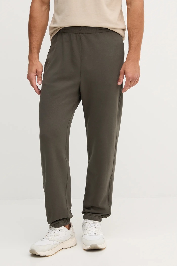 Памучен спортен панталон Calvin Klein Jeans памук сив LV04RD241G