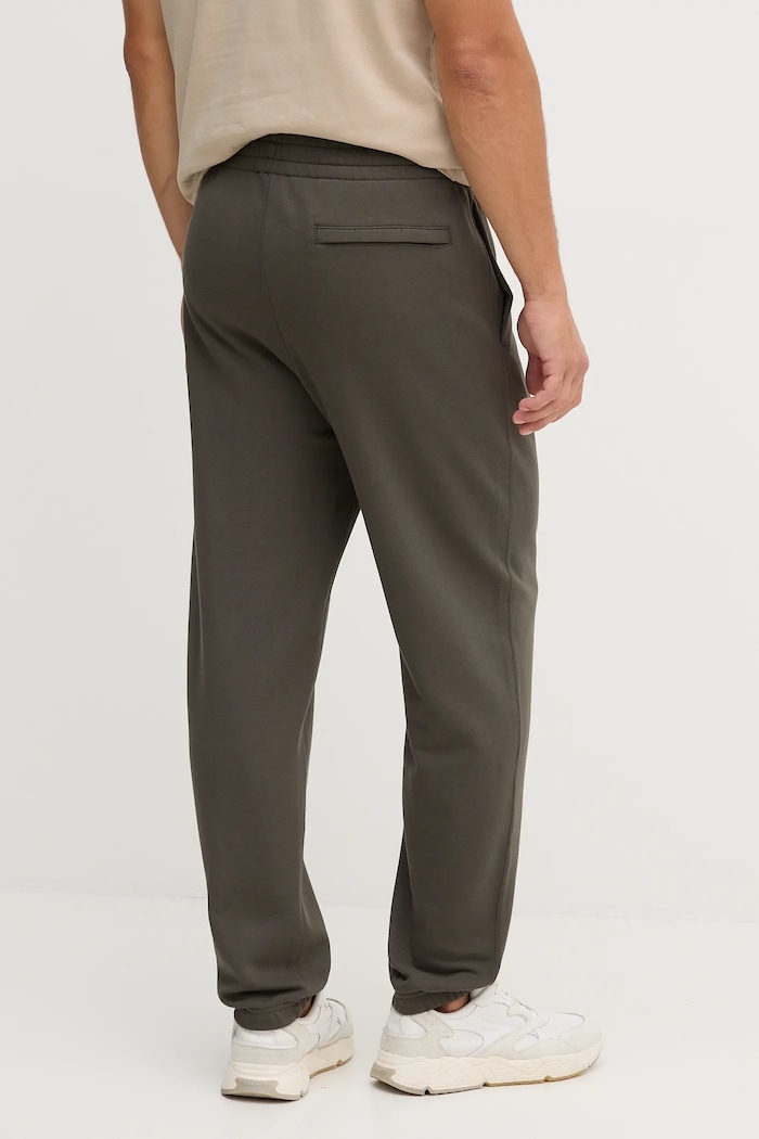 Дрехи Памучен спортен панталон Calvin Klein Jeans LV04RD241G сив