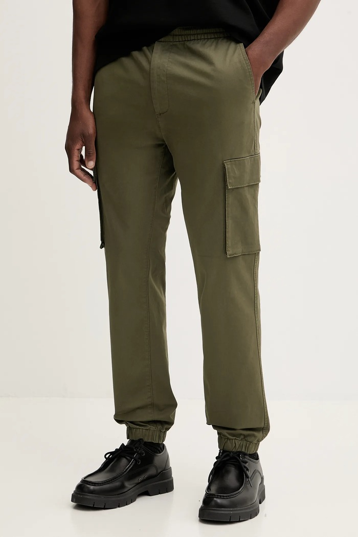 Calvin Klein Jeans nohavice cargo pánske bavlnené s elastanom s elastanom zelená LV04RD608G