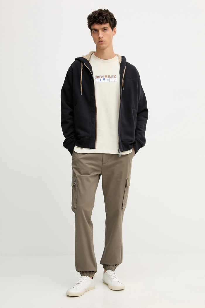 Calvin Klein Jeans nohavice cargo pánske bavlnené s elastanom LV04RD608G hnedá SS26
