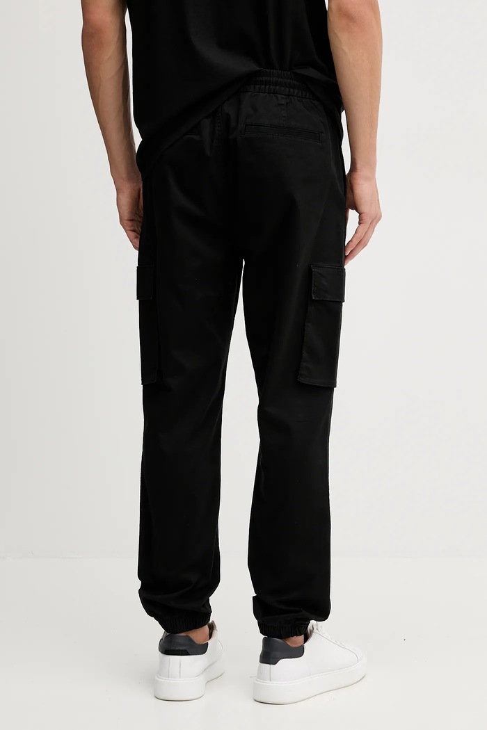 Oblečenie Calvin Klein Jeans nohavice cargo pánske bavlnené s elastanom LV04RD608G čierna