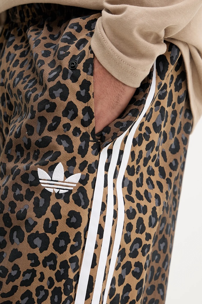 adidas Originals spodnie dresowe Leo JV7563 brązowy