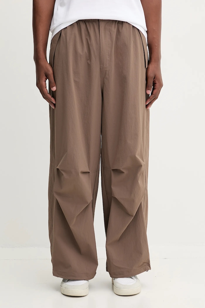 Hlače adidas Originals Ess Parachute ravni smeđa JW1087