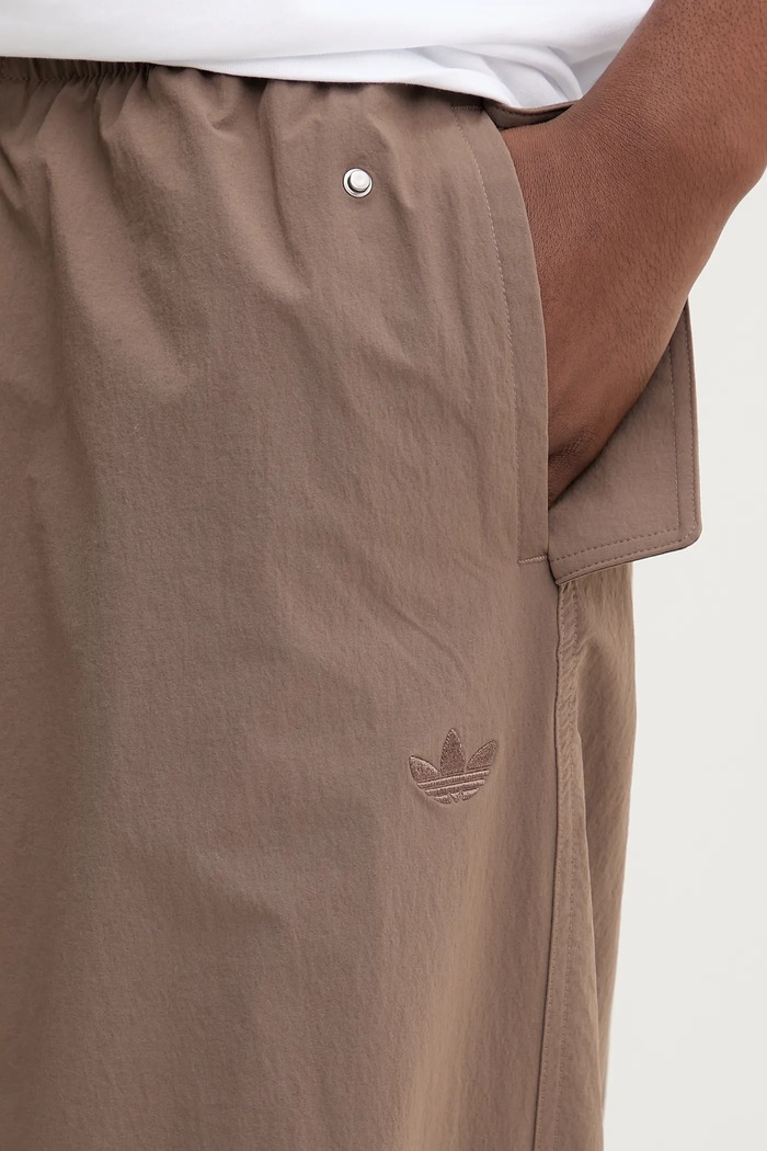 Hlače adidas Originals Ess Parachute smeđa JW1087