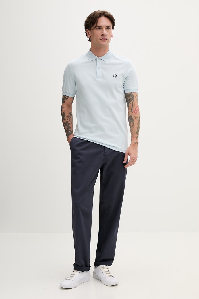 Bombažne hlače Fred Perry T9130 mornarsko modra AW25