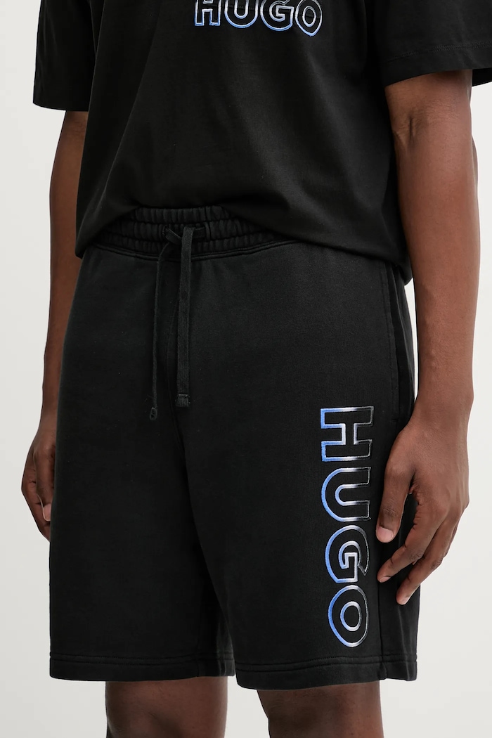 Βαμβακερό σορτσάκι Hugo Blue Dalessandra απλικέ μαύρο 50549134