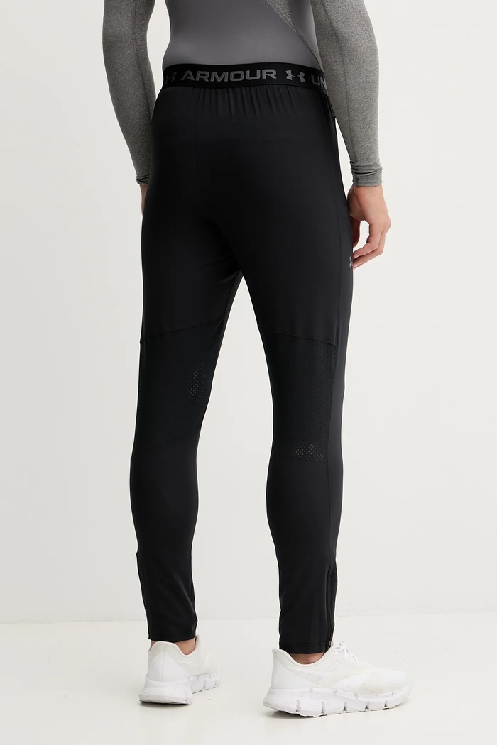 Oblečenie Tréningové nohavice Under Armour 1390055 čierna