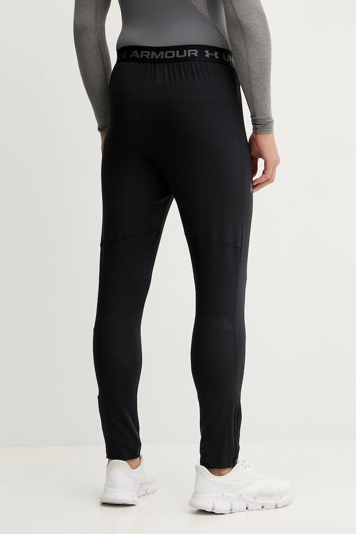 Oblečenie Tréningové nohavice Under Armour 1390055 čierna